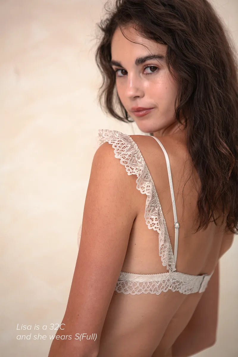 Product_AlexisSoftBra_Moonbeam_Detail2_57c974be-439e-4194-ade1-f3cc035a7eb2.webp